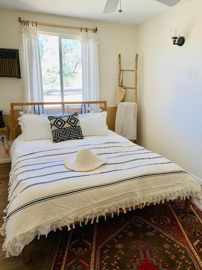 Casa Agave: Comfy Joshua Tree Cottage With Free Breakfast Bar ภายนอก รูปภาพ
