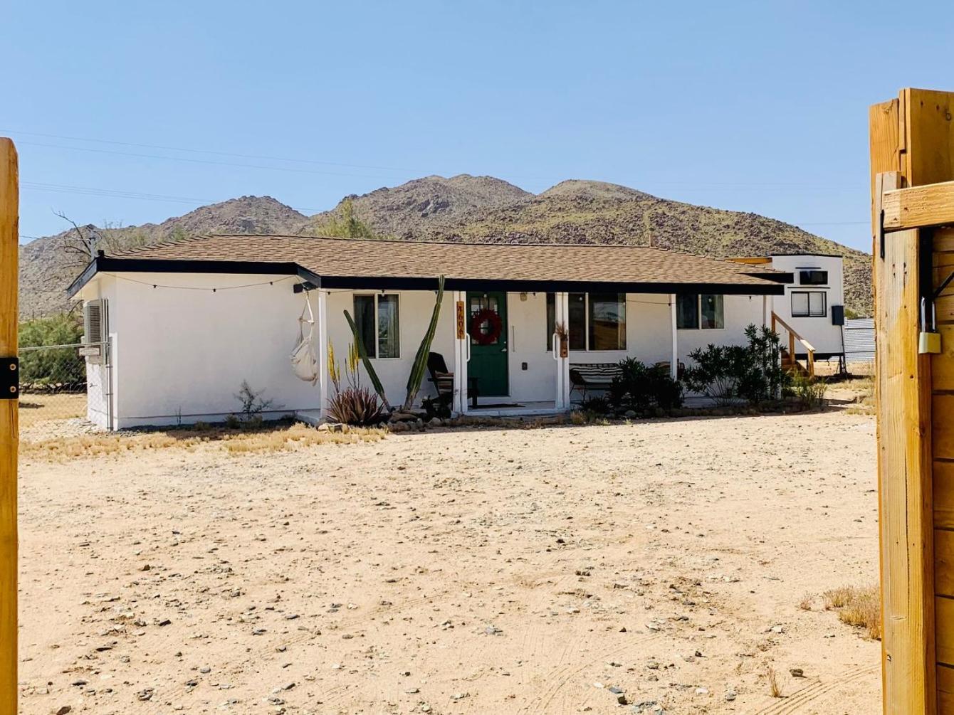 Casa Agave: Comfy Joshua Tree Cottage With Free Breakfast Bar ภายนอก รูปภาพ